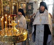 Игумен Вениамин и иеромонах Зотик сослужили наместнику молебен